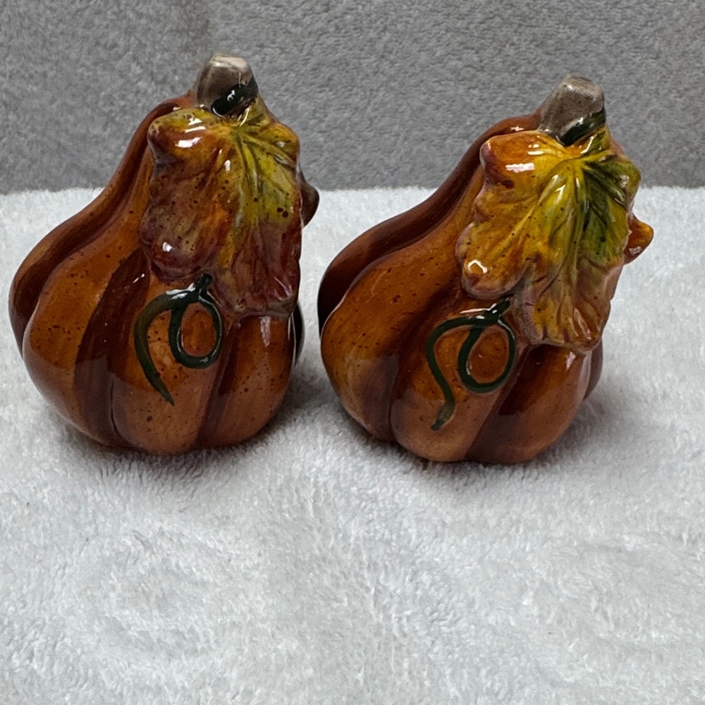 Thanksgiving Autumn Harvest Fall Squash Ceramic Salt & Pepper Shakers Set Vintag